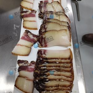 多功能切片機，現(xiàn)場試機切4mm熏肉，效果滿意！